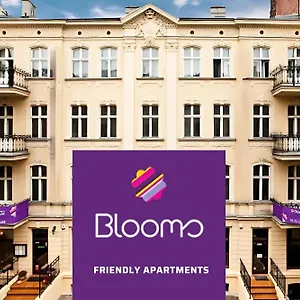 Blooms - Center By Friendly Posen